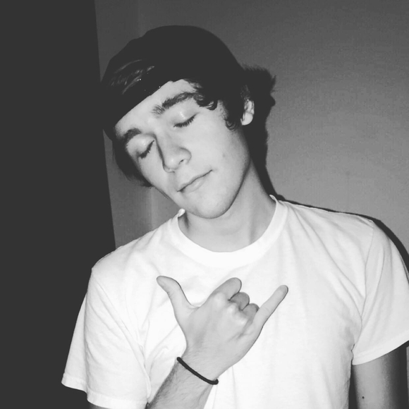 Meet your Posher, Kyle - Picture 1 of 1